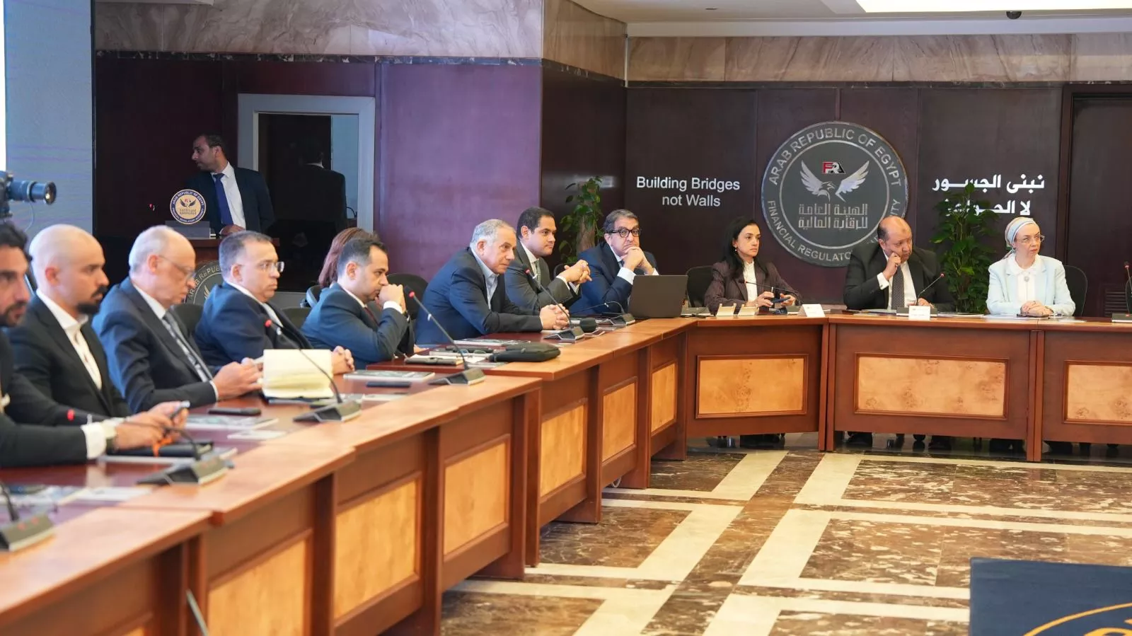 رئيس الرقابة المالية يجتمع مع أعضاء الجمعية المصرية للاستثمار المباشر
