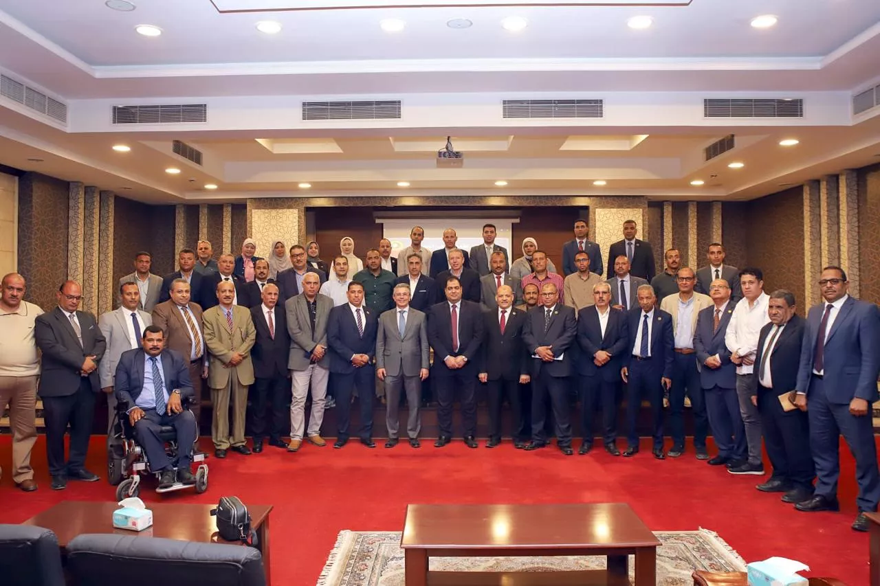 رئيس مصلحة الجمارك في جولة ميدانية بميناء سفاجا