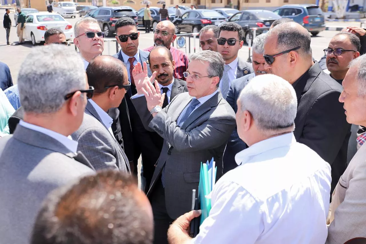 رئيس مصلحة الجمارك في جولة ميدانية بميناء سفاجا