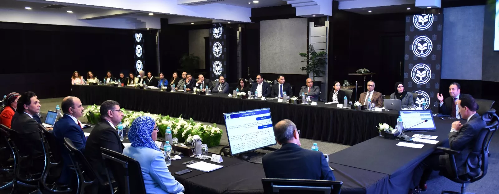 محمد عوض يعقد اجتماع مع قيادات قطاع الترويج بالهيئة