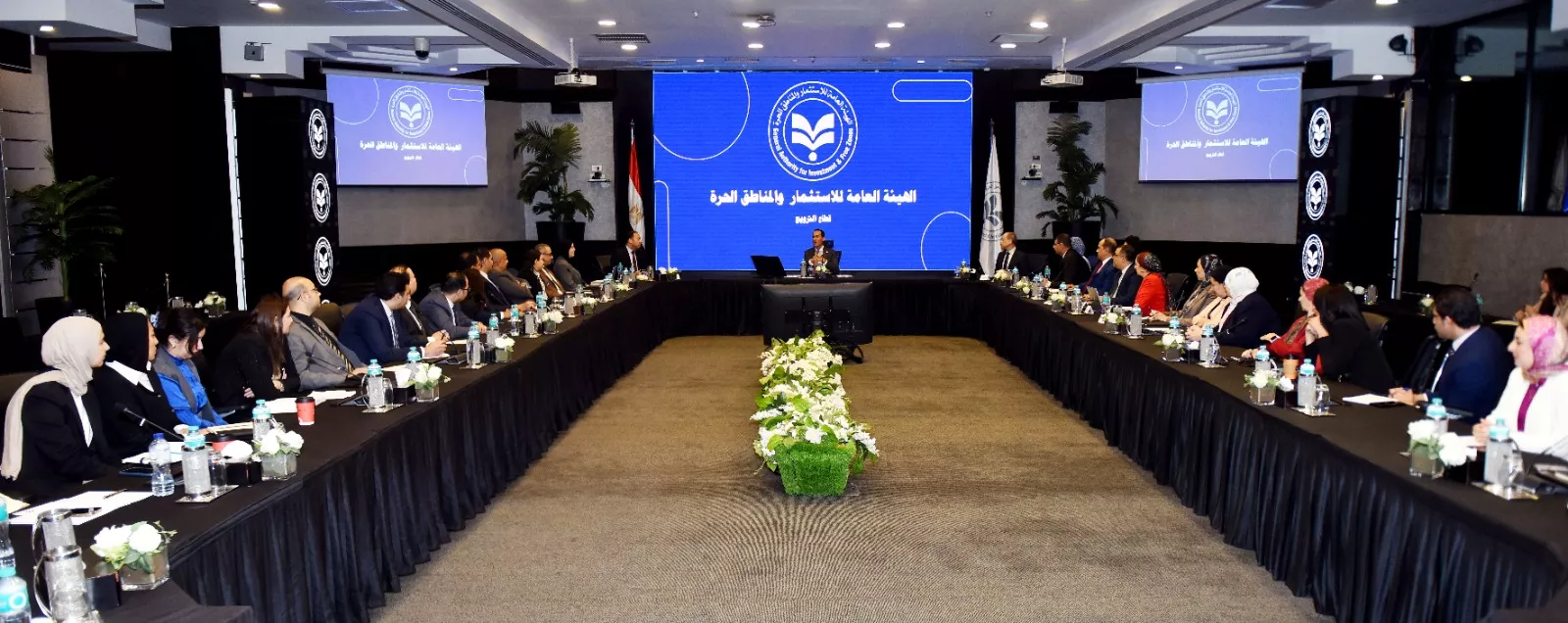 محمد عوض يعقد اجتماع مع قيادات قطاع الترويج بالهيئة