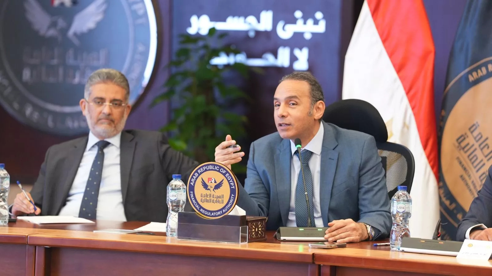 رئيس هيئة الرقابة المالية يجتمع مع الخبراء الاكتواريين