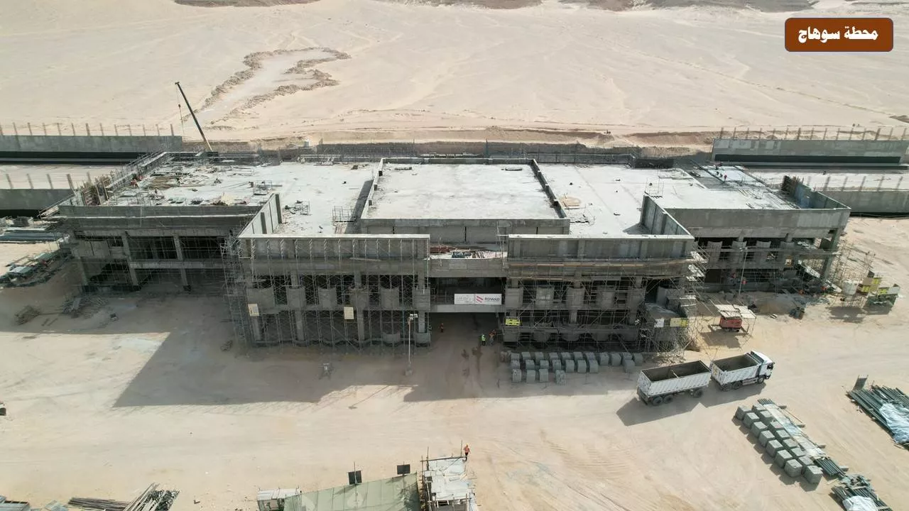 وزير النقل يتفقد الخط الثاني من شبكة القطار الكهربائي السريع