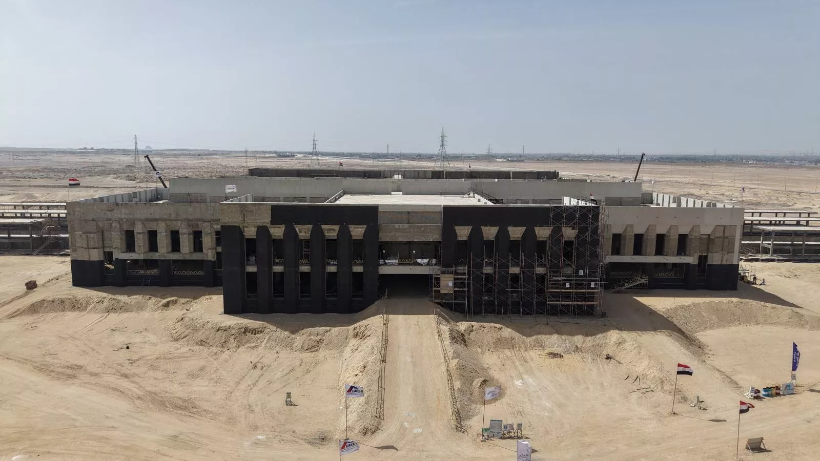 وزير النقل يتفقد الخط الثاني من شبكة القطار الكهربائي السريع