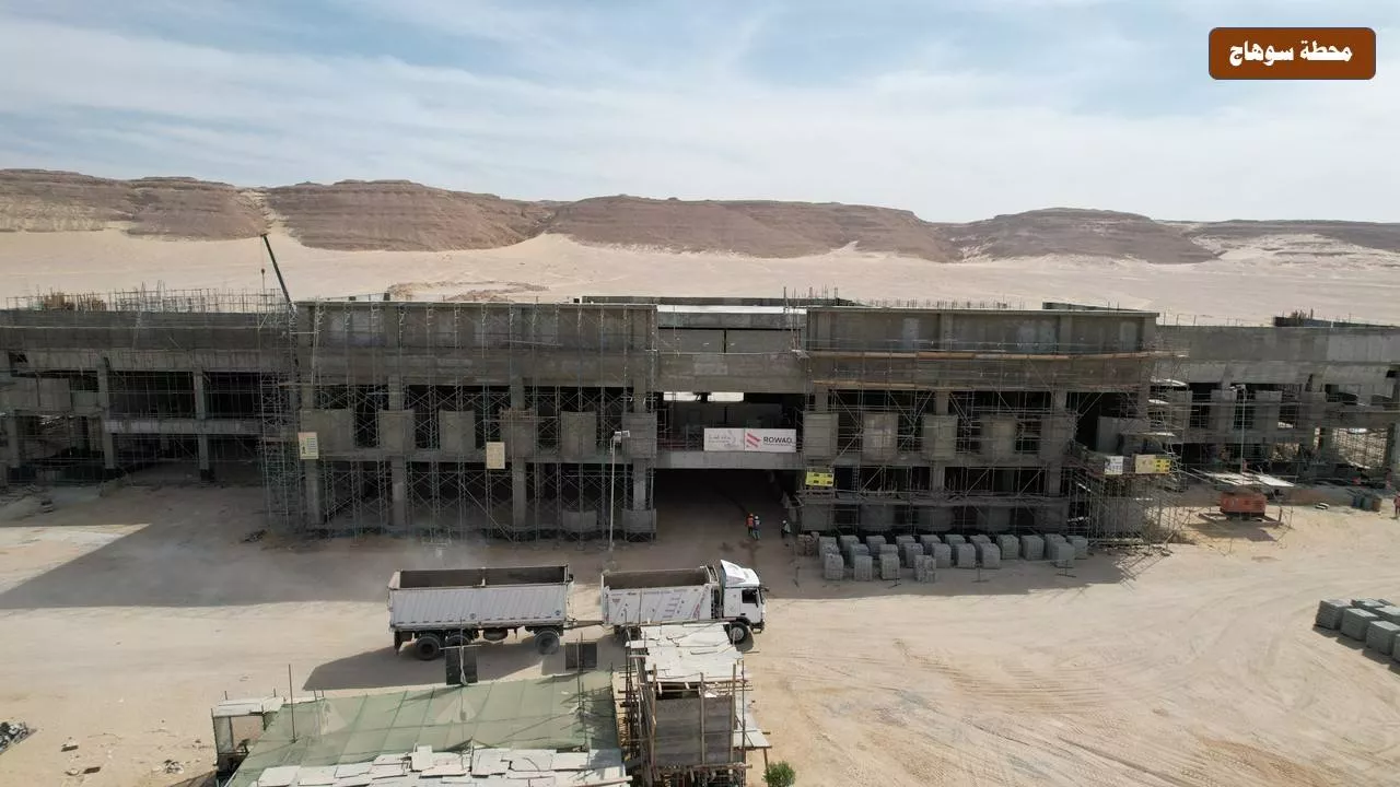 وزير النقل يتفقد الخط الثاني من شبكة القطار الكهربائي السريع
