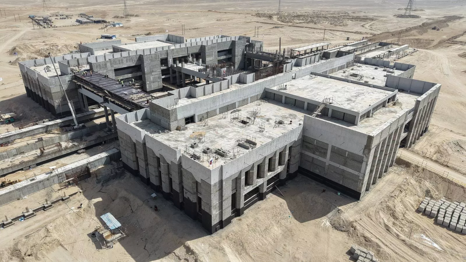 وزير النقل يتفقد الخط الثاني من شبكة القطار الكهربائي السريع