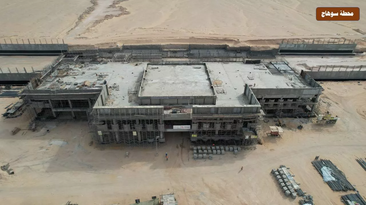 وزير النقل يتفقد الخط الثاني من شبكة القطار الكهربائي السريع