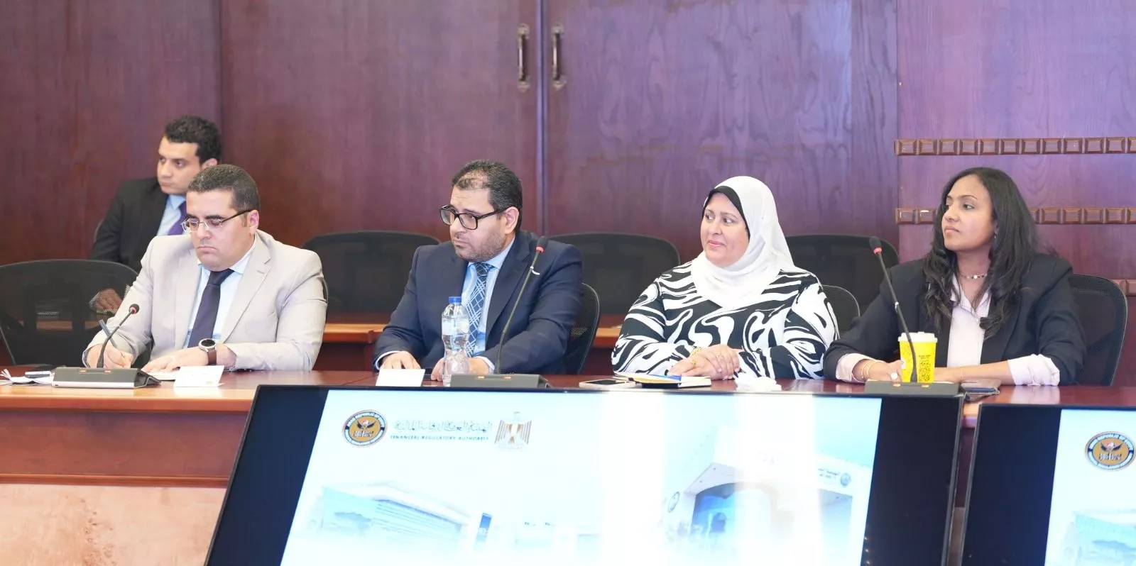 رئيس هيئة الرقابة المالية يجتمع مع الخبراء الاكتواريين