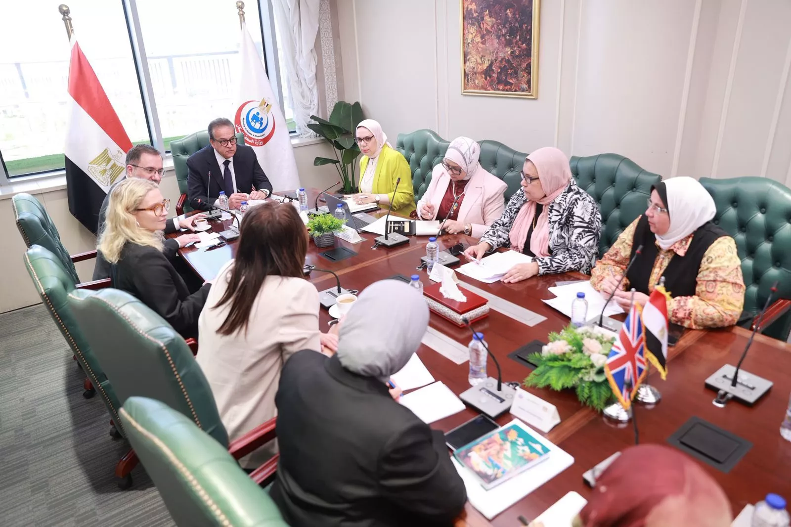 وزير الصحة والسكان يجتمع مع سفير بريطانيا 