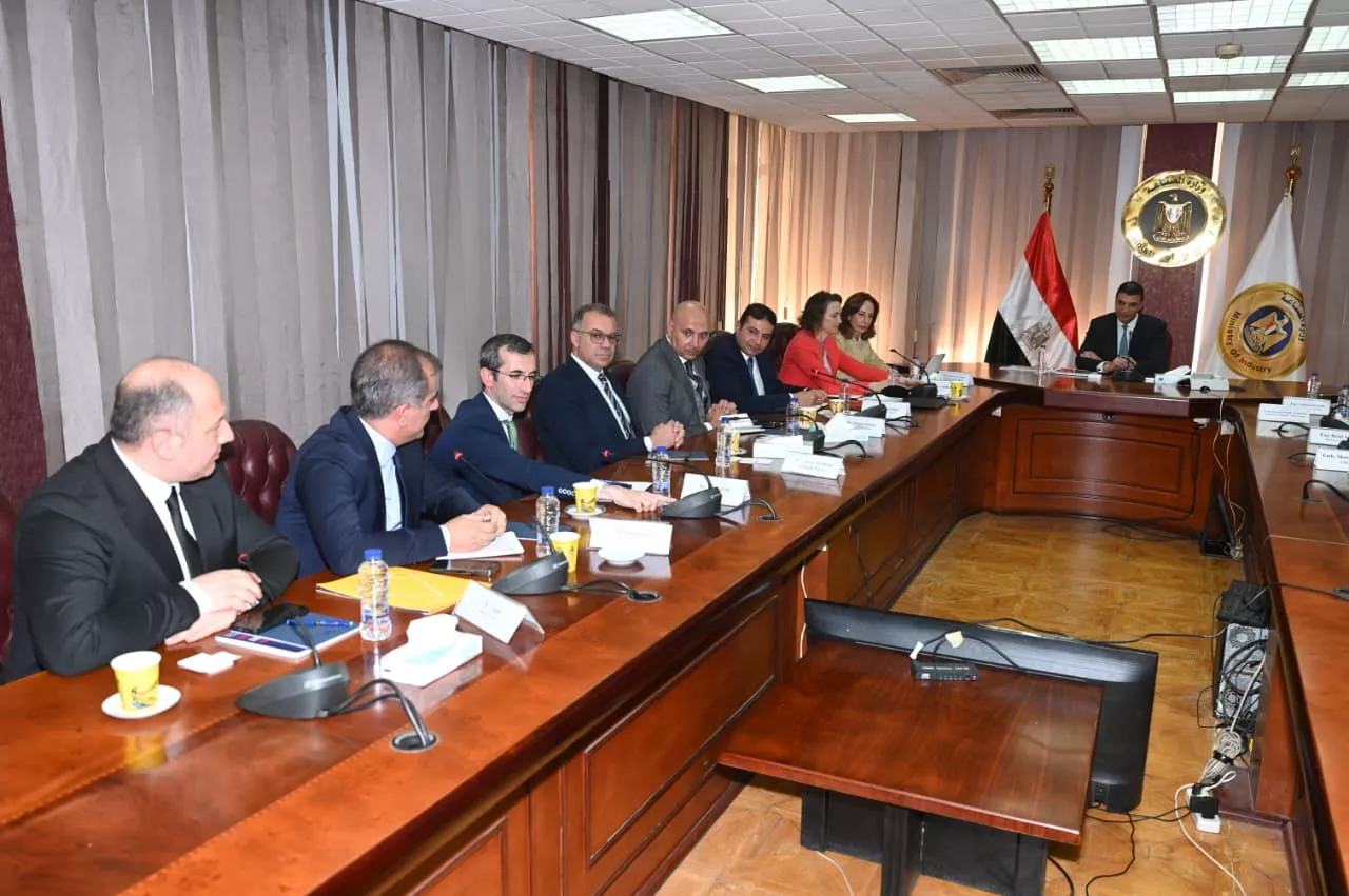 وزير الصناعة يجتمع مع وفد مجموعة شركات غوروك التركية