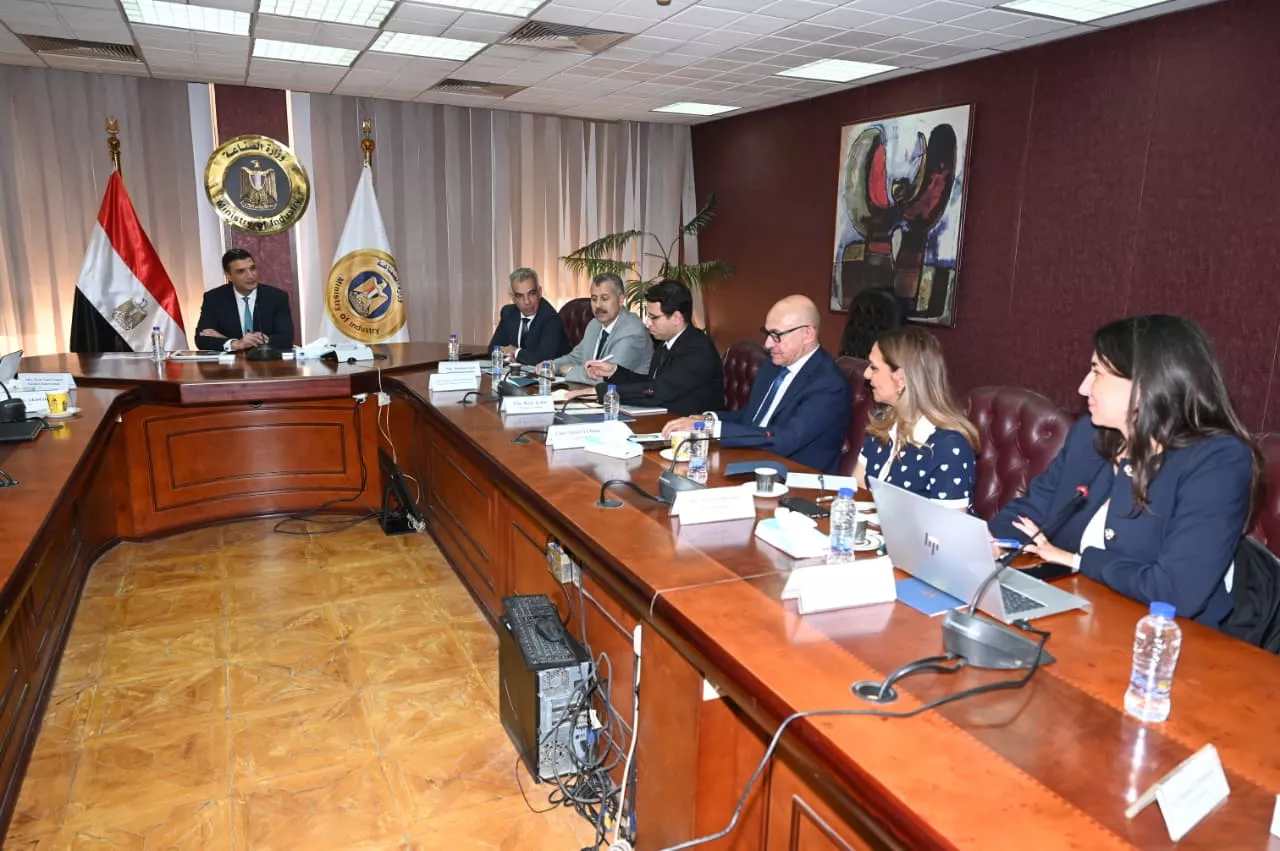 وزير الصناعة يجتمع مع وفد مجموعة شركات غوروك التركية