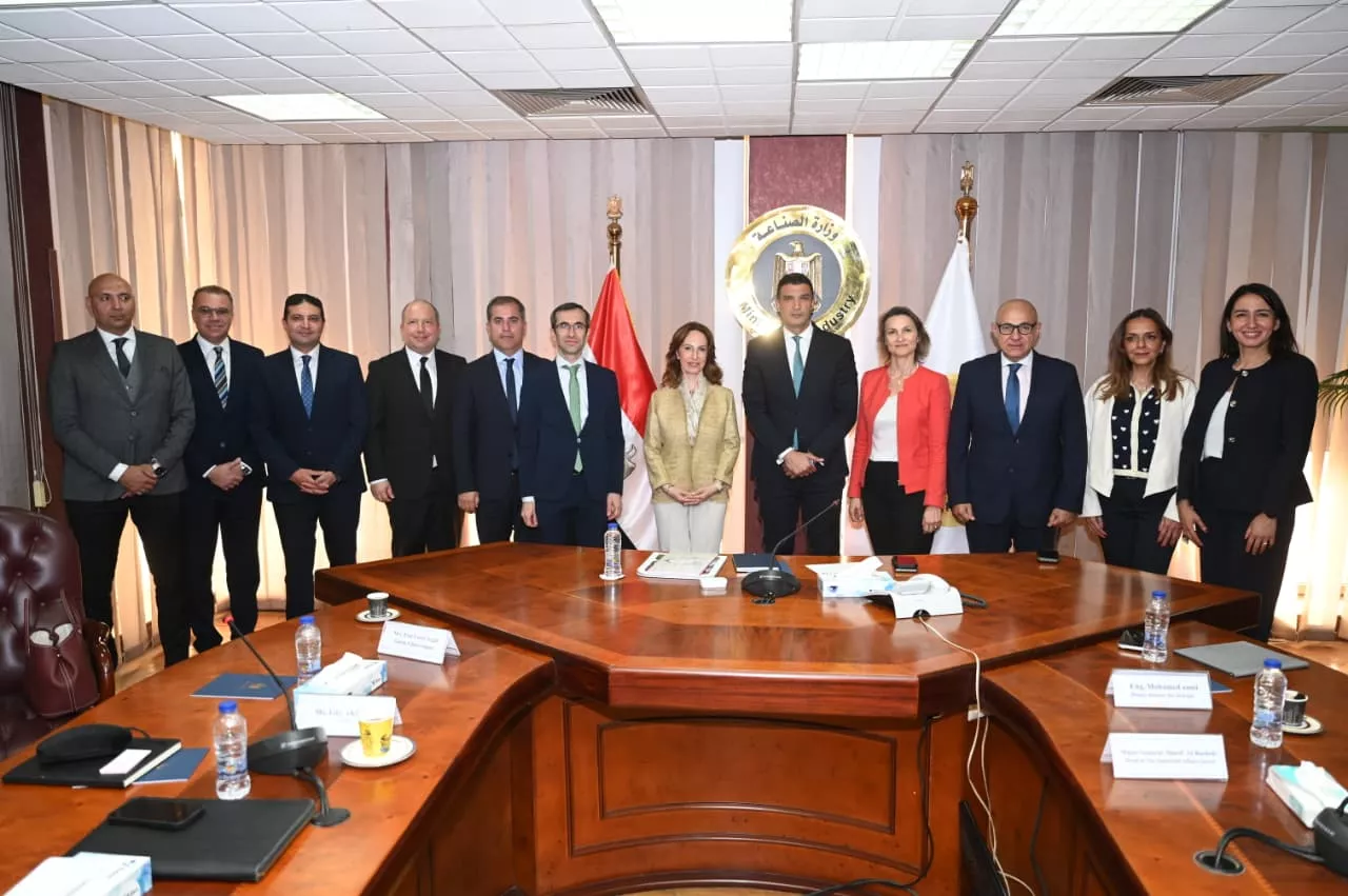 وزير الصناعة يجتمع مع وفد مجموعة شركات غوروك التركية