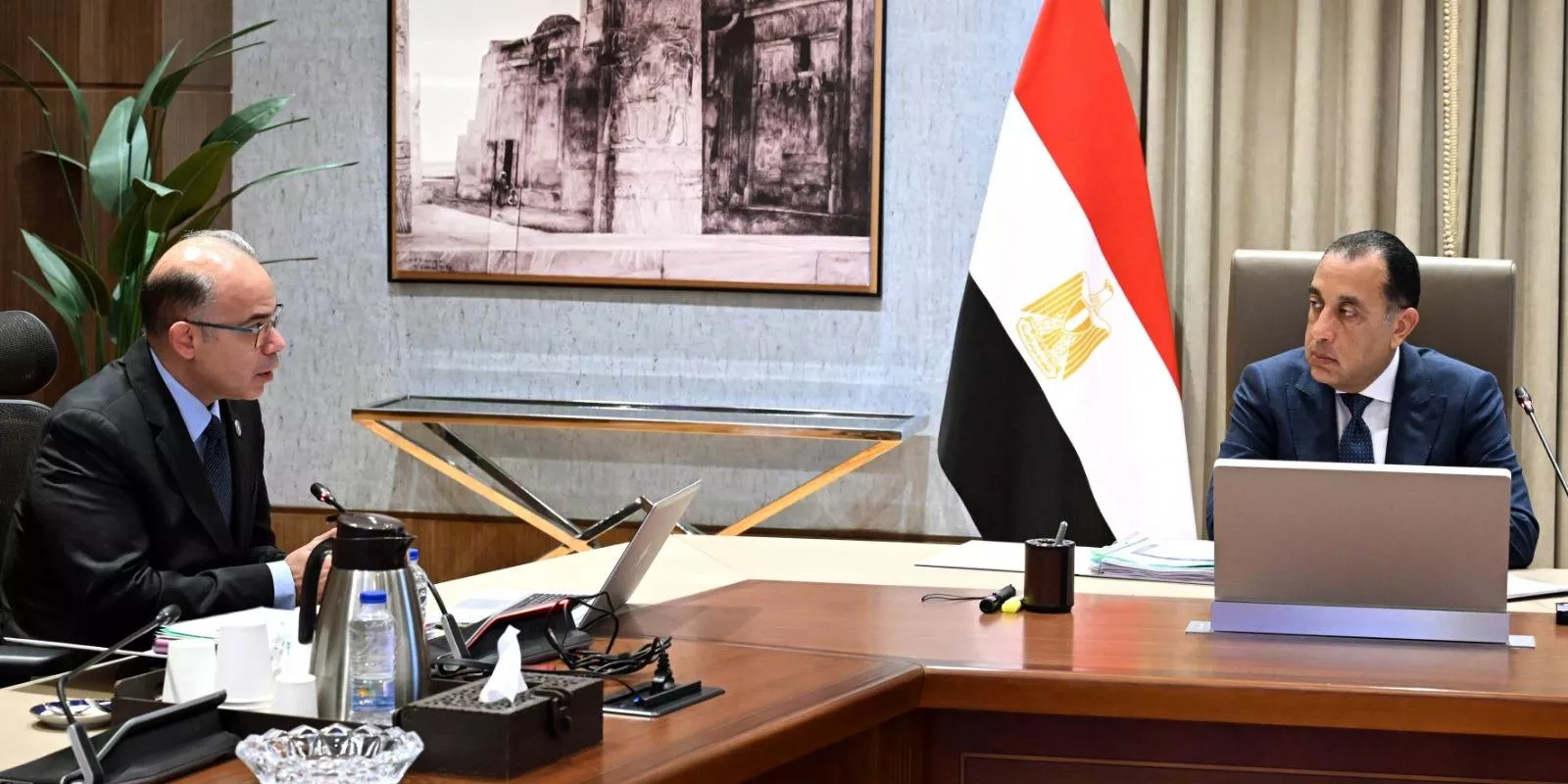 رئيس الوزراء يجتمع مع وزير الاستثمار