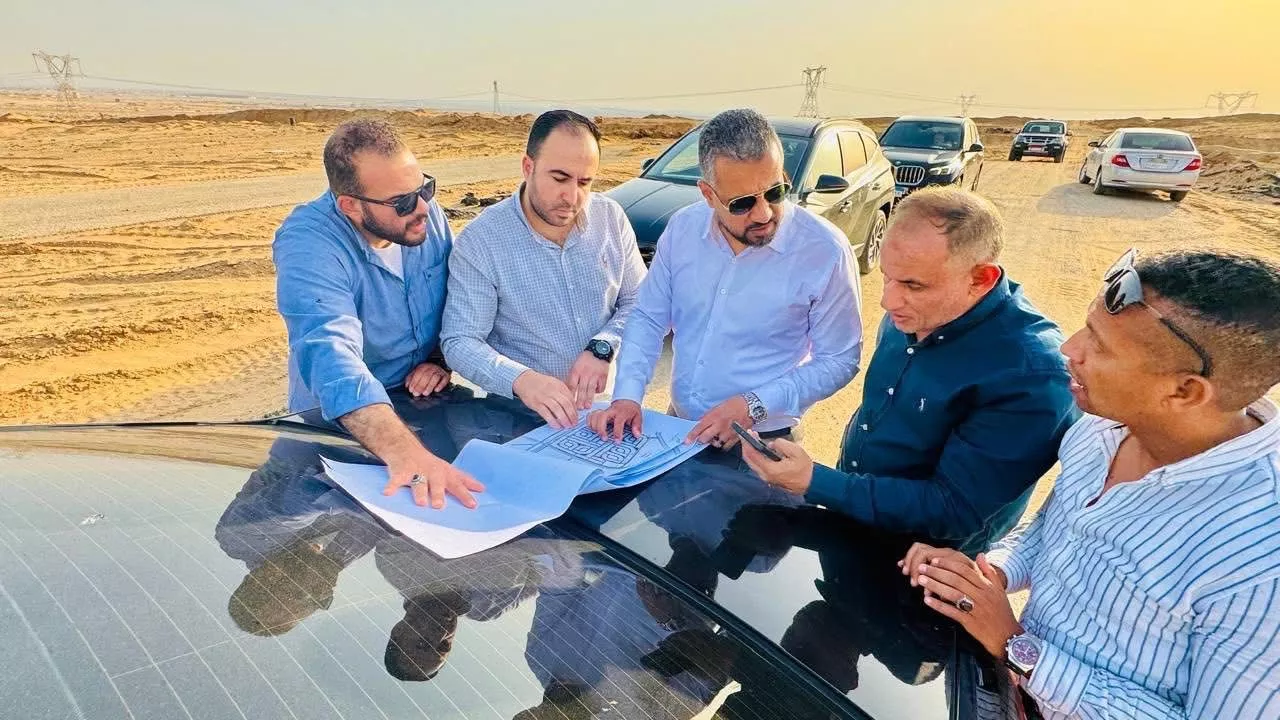 وزيرة الإسكان تتابع توفيق أوضاع أراضي الشروق والعبور الجديدة