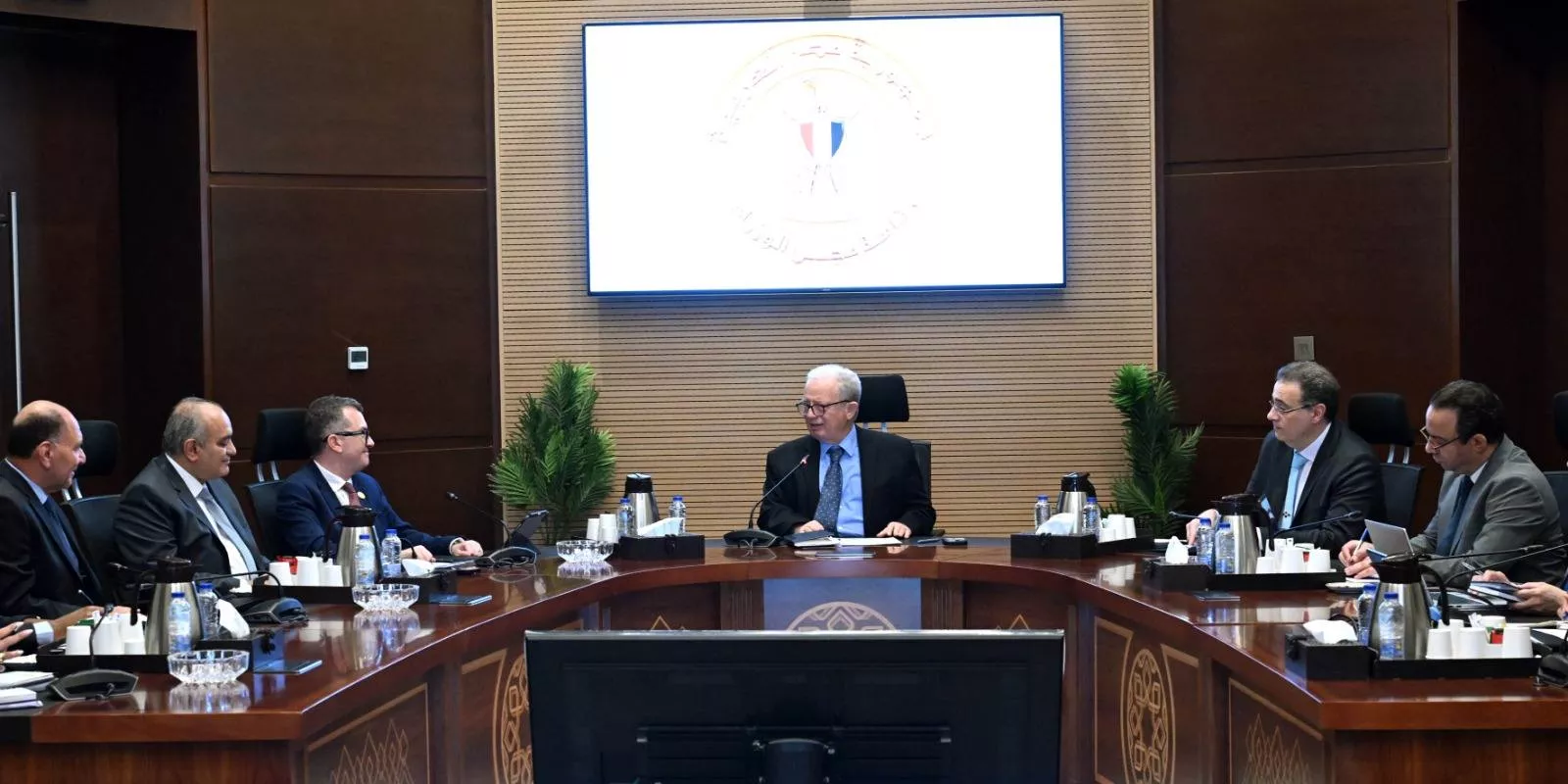 نائب رئيس الوزراء يترأس اجتماع لجنة تطوير أداء الجهاز الإدارى