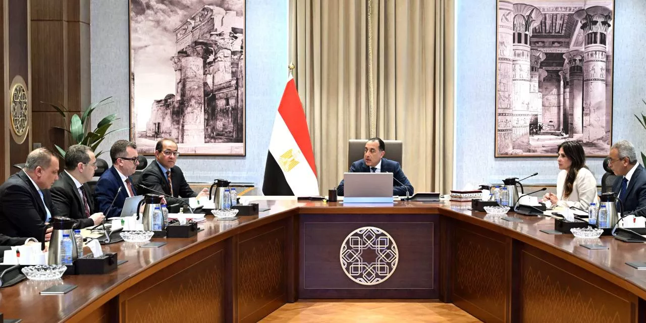 رئيس الوزراء يُتابع موقف سداد مستحقات هيئة المجتمعات العمرانية
