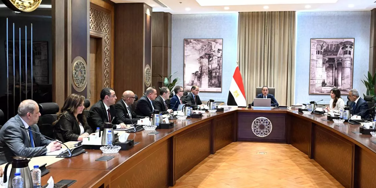 رئيس الوزراء يُتابع موقف سداد مستحقات هيئة المجتمعات العمرانية
