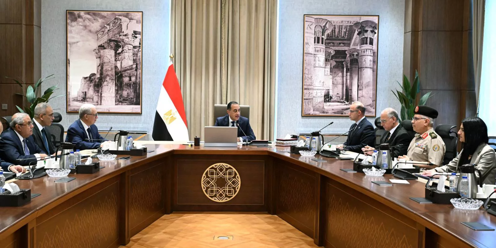 مدبولي يتابع موقف طرح عدد من الشركات الحكومية في البورصة