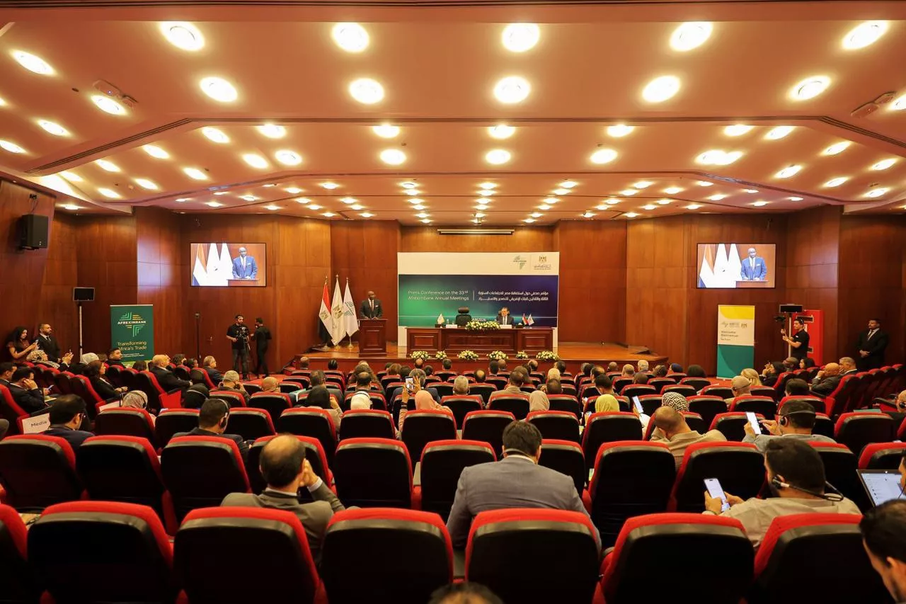 محافظ البنك المركزي ورئيس البنك الإفريقي للتصدير والاستيراد يعقدان مؤتمرًا صحفيًا