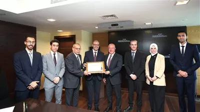 البنك الأهلي المصري يحتفظ بشهادة التوافق مع معاییر متطلبات «فيزا» و«ماستر كارد» العالميتين