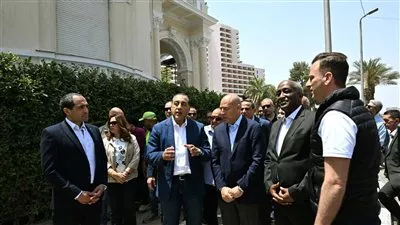 مدبولي يتفقد مشروع رفع كفاءة الواجهات الخارجية والموقع العام لقصر التحرير
