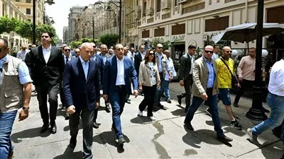 مدبولي يتفقد مشروع تحسين الصورة البصرية للميادين والشوارع الرئيسية بمنطقة «وسط البلد»