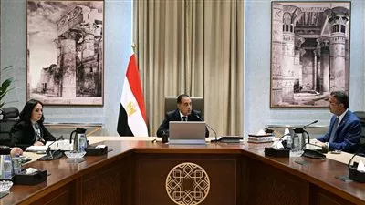 الحكومة تدرس إطلاق برنامج دعم نقدي مُقسم لشرائح وفقا لدخول المواطنين