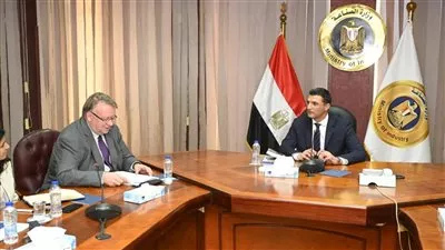 دراسة إنشاء مصانع صغيرة في القرى لتوفير فرص العمل وتقليل الهجرة للمدن