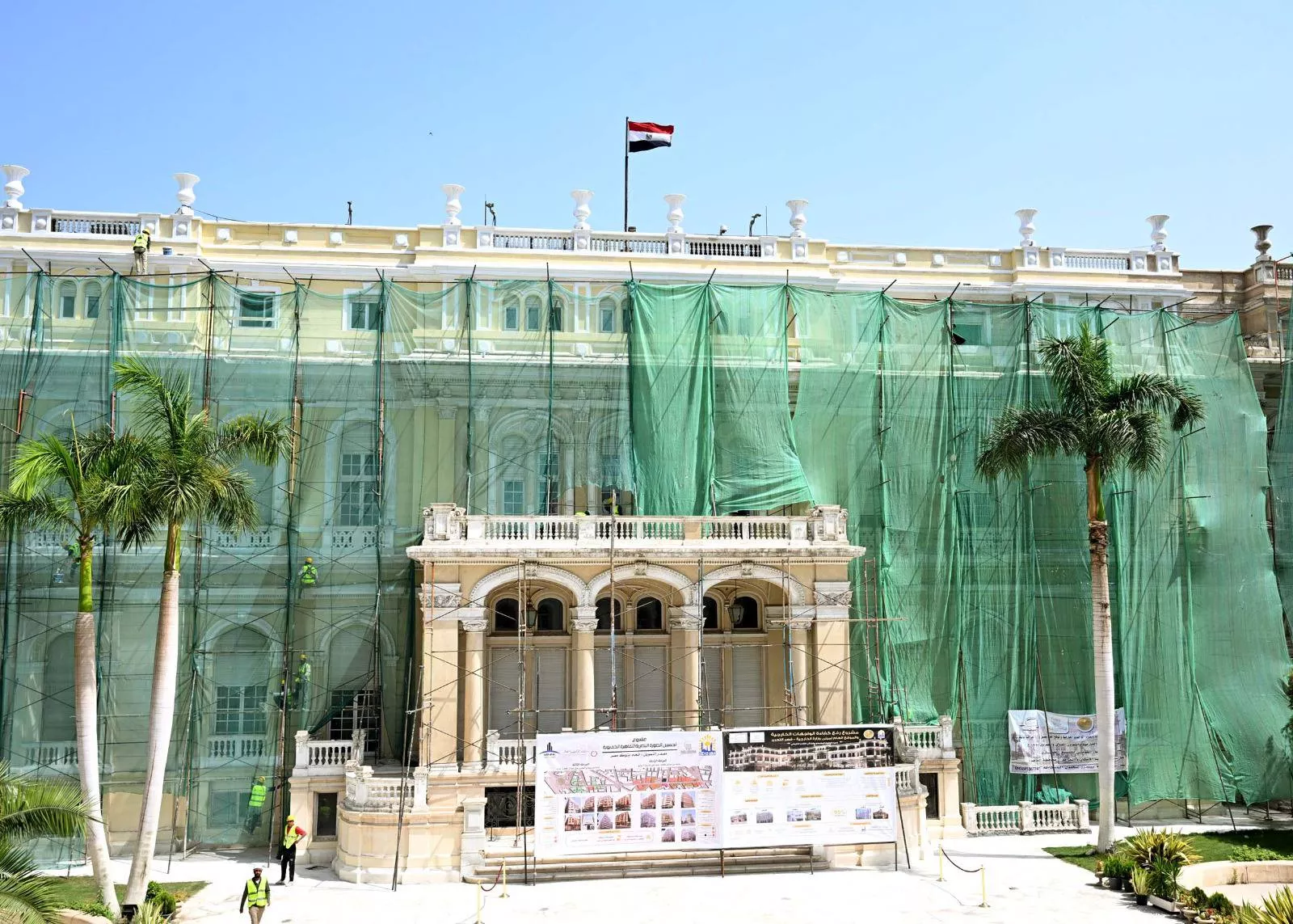 مدبولي يتفقد مشروع رفع كفاءة الواجهات الخارجية لقصر التحرير