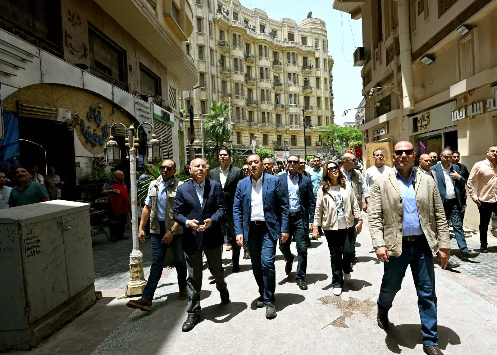 رئيس الوزراء يتفقد مشروع تحسين الصورة البصرية للميادين