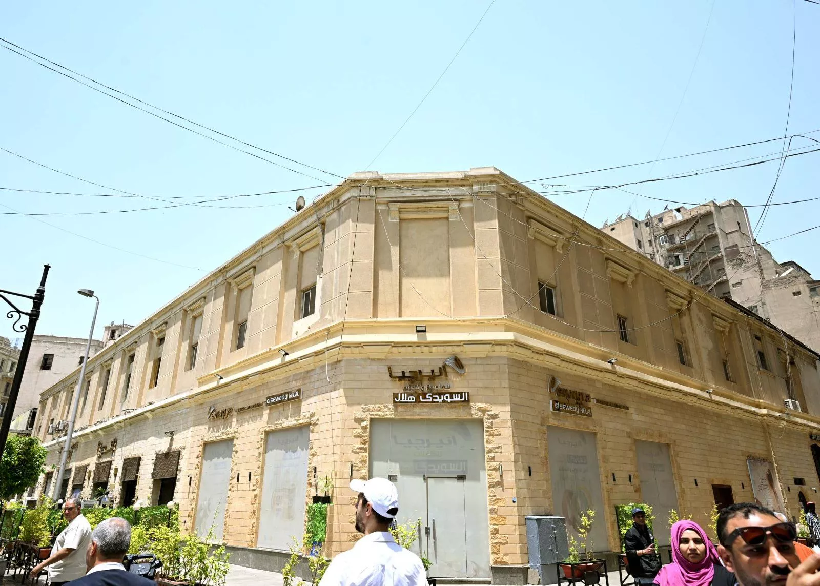 رئيس الوزراء يتفقد مشروع تحسين الصورة البصرية للميادين