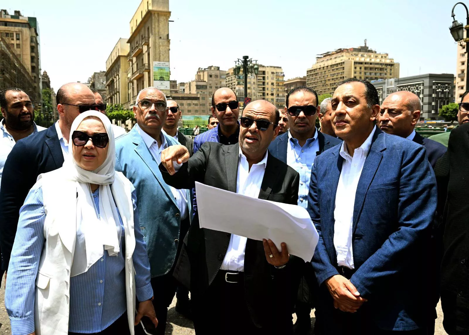 رئيس الوزراء يتفقد مشروع تحسين الصورة البصرية للميادين