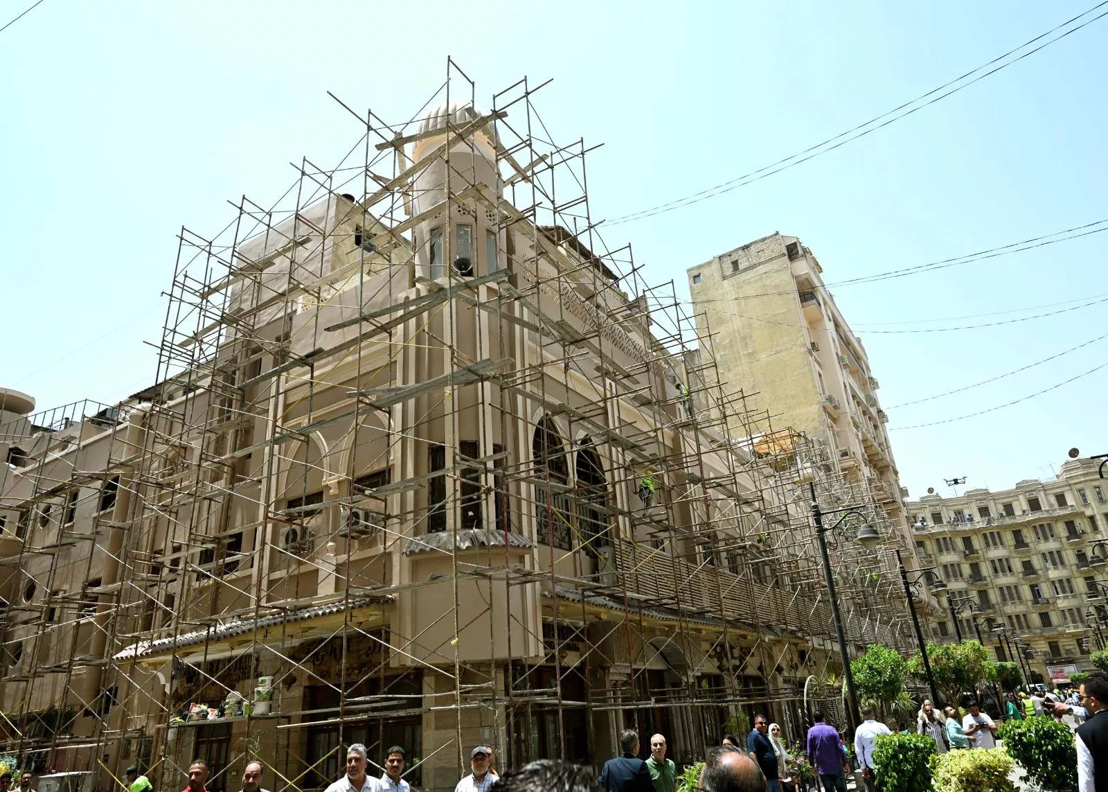 رئيس الوزراء يتفقد مشروع تحسين الصورة البصرية للميادين