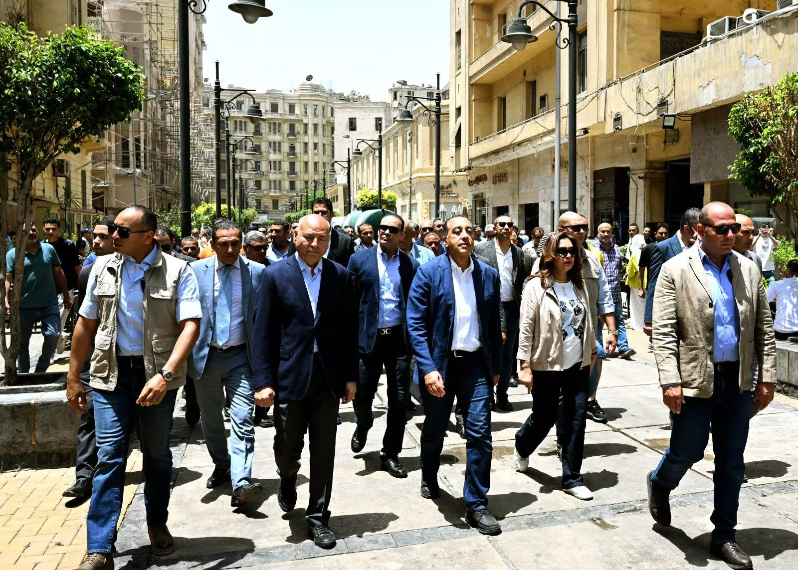 رئيس الوزراء يتفقد مشروع تحسين الصورة البصرية للميادين
