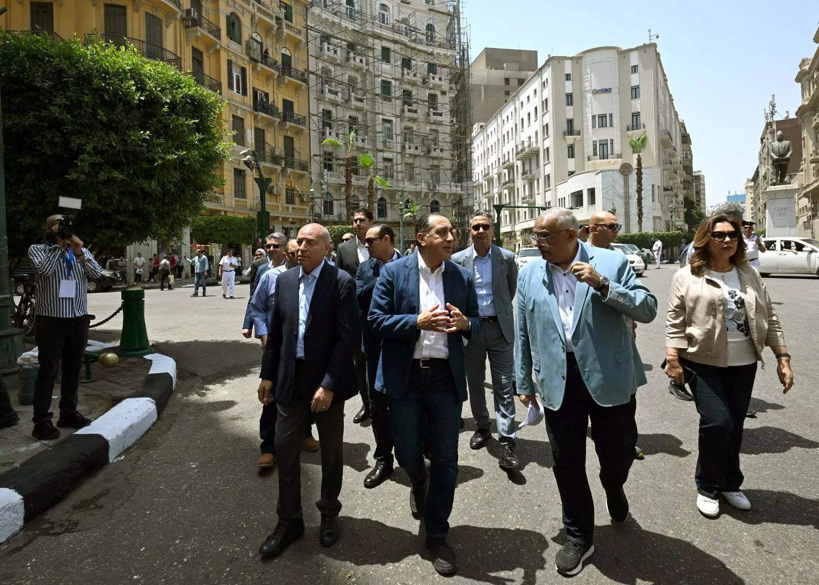 رئيس الوزراء يتفقد مشروع تحسين الصورة البصرية للميادين
