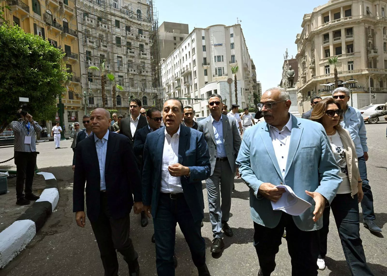 رئيس الوزراء يتفقد مشروع تحسين الصورة البصرية للميادين