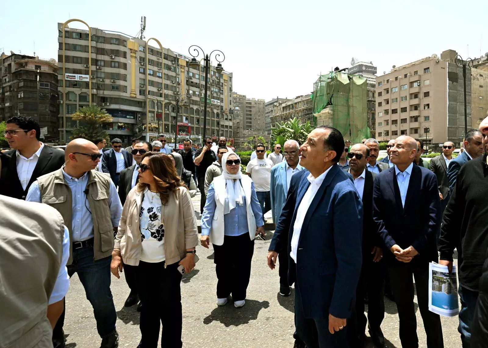 رئيس الوزراء يتفقد مشروع تحسين الصورة البصرية للميادين