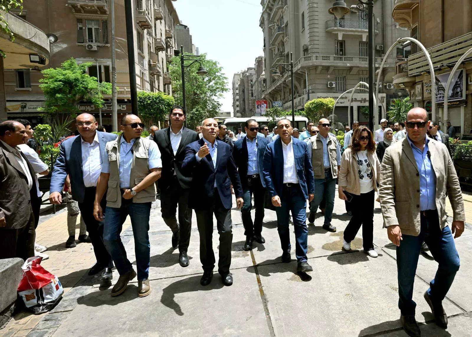 رئيس الوزراء يتفقد مشروع تحسين الصورة البصرية للميادين