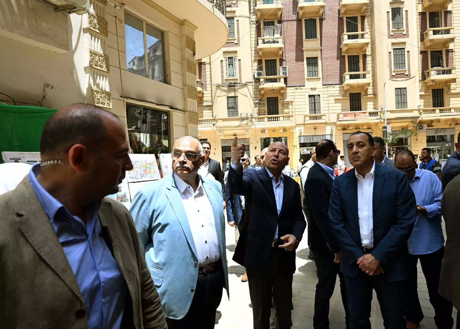 رئيس الوزراء يتفقد مشروع تحسين الصورة البصرية للميادين