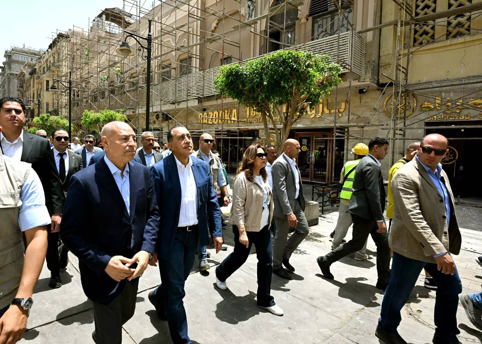 رئيس الوزراء يتفقد مشروع تحسين الصورة البصرية للميادين