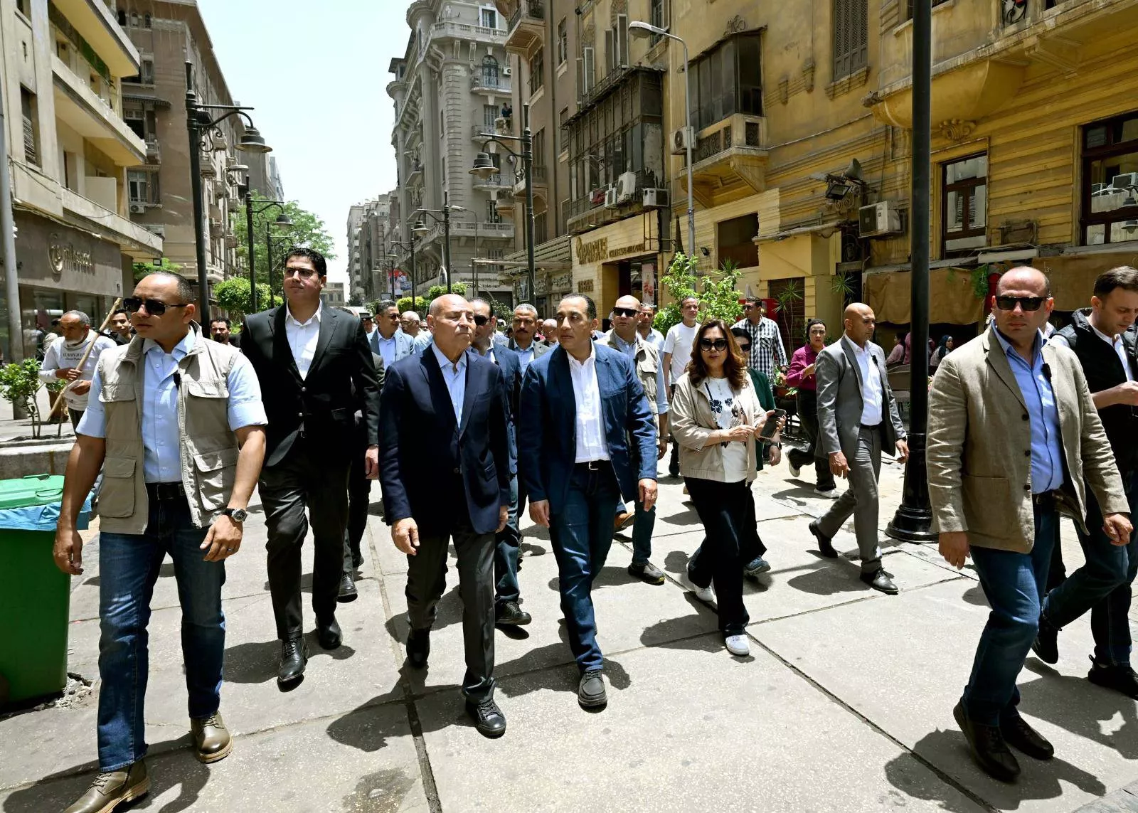 رئيس الوزراء يتفقد مشروع تحسين الصورة البصرية للميادين
