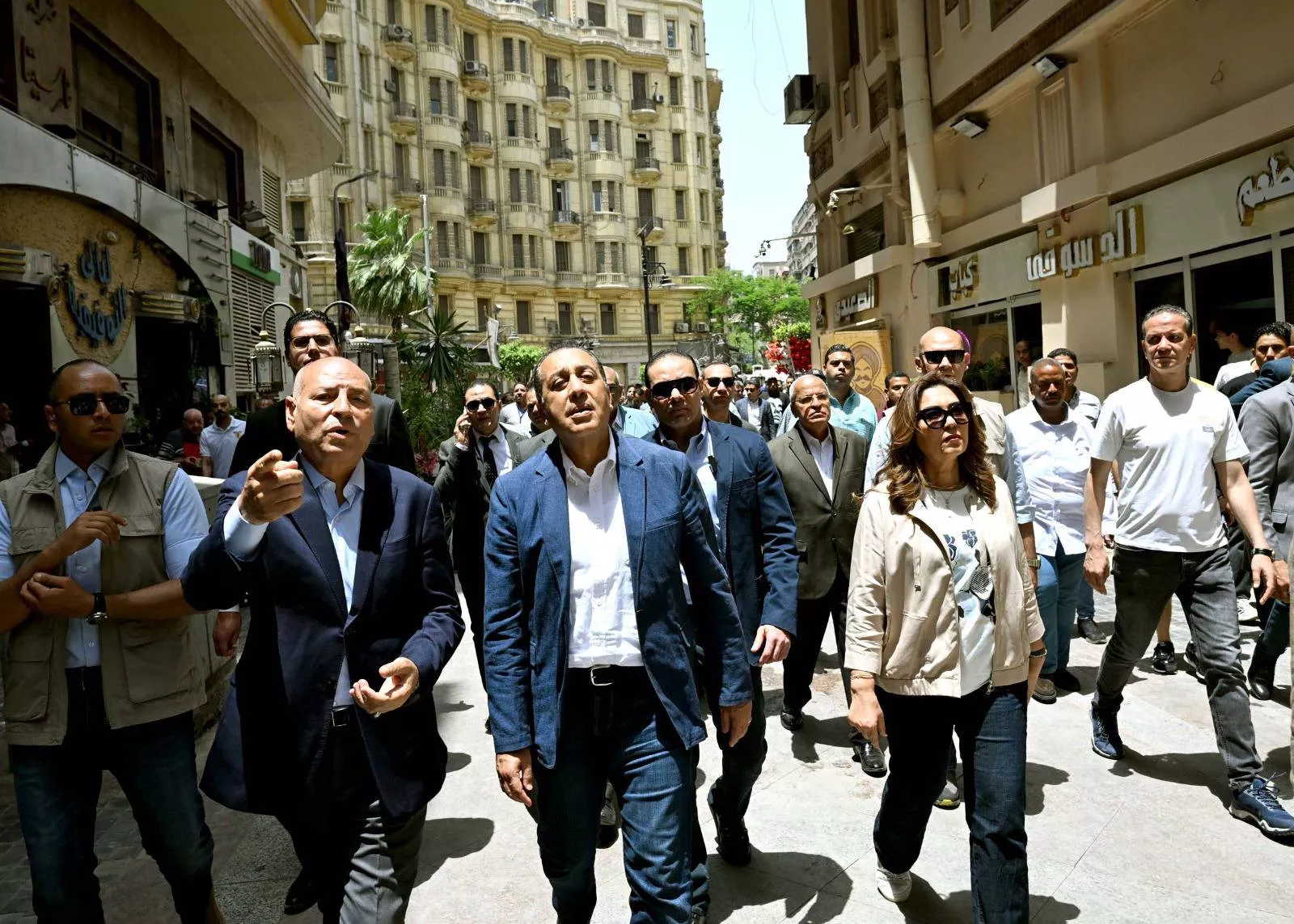 رئيس الوزراء يتفقد مشروع تحسين الصورة البصرية للميادين