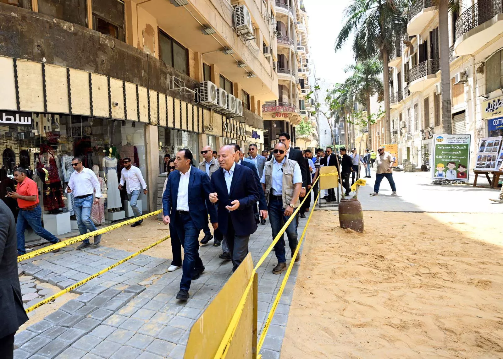 رئيس الوزراء يتفقد مشروع تحسين الصورة البصرية للميادين