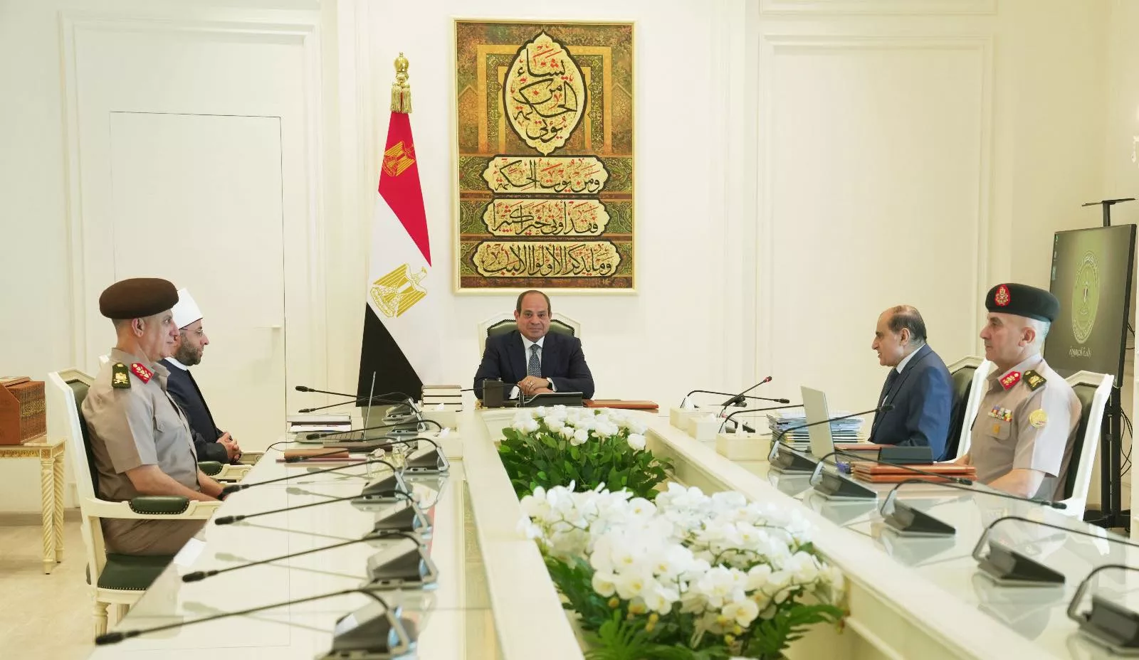 الرئيس السيسي يجتمع مع وزير الأوقاف 