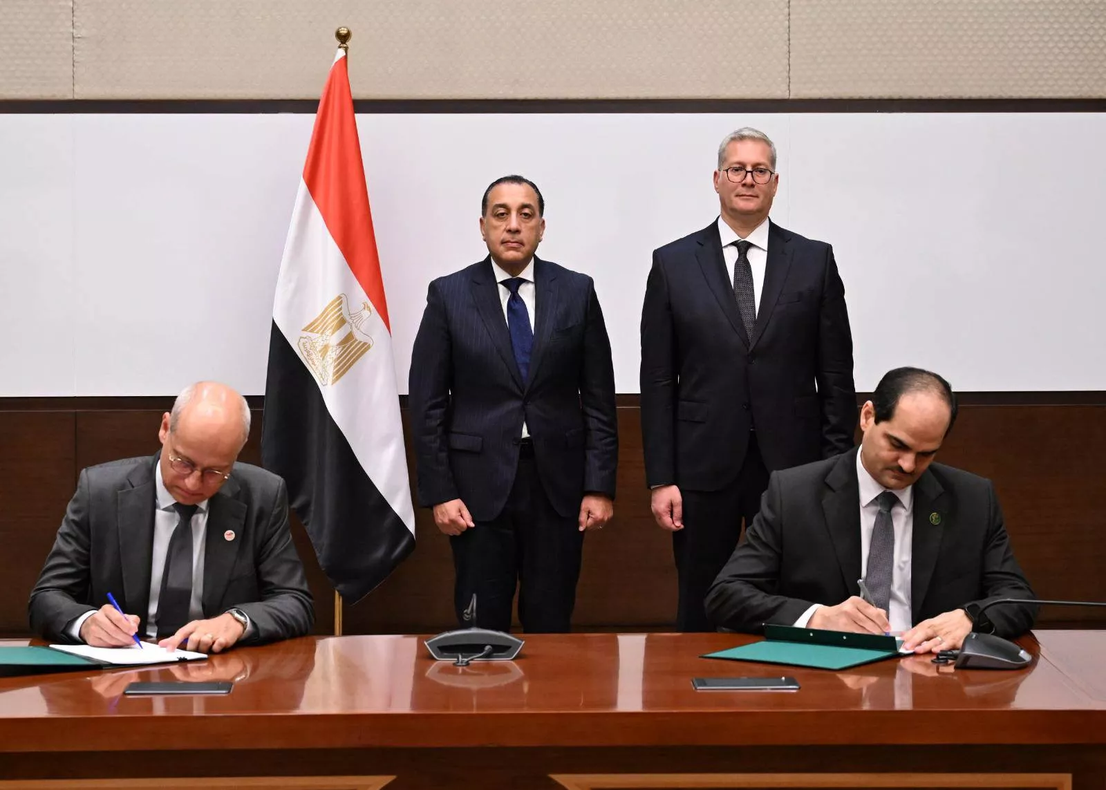 مذكرة تفاهم بين قطاع البترول وشركة توتال إنرجيز الفرنسية 