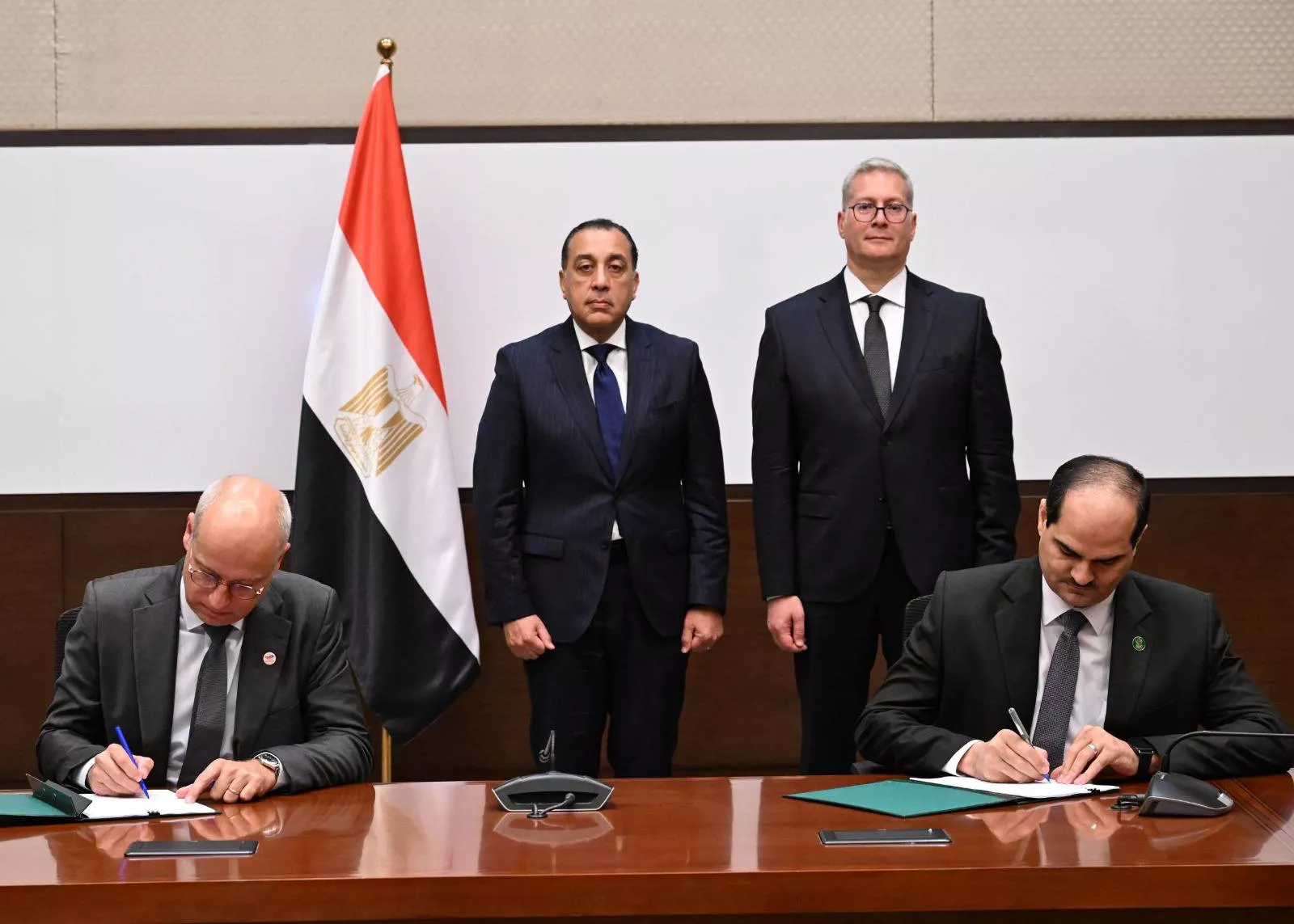 مذكرة تفاهم بين قطاع البترول وشركة توتال إنرجيز الفرنسية 