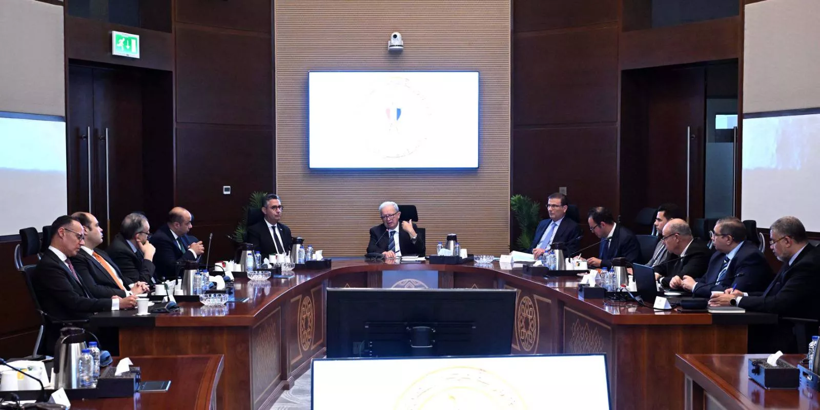 نائب رئيس الوزراء للشئون الاقتصادية يتابع موقف زيادة احتياطى السلع الغذائية