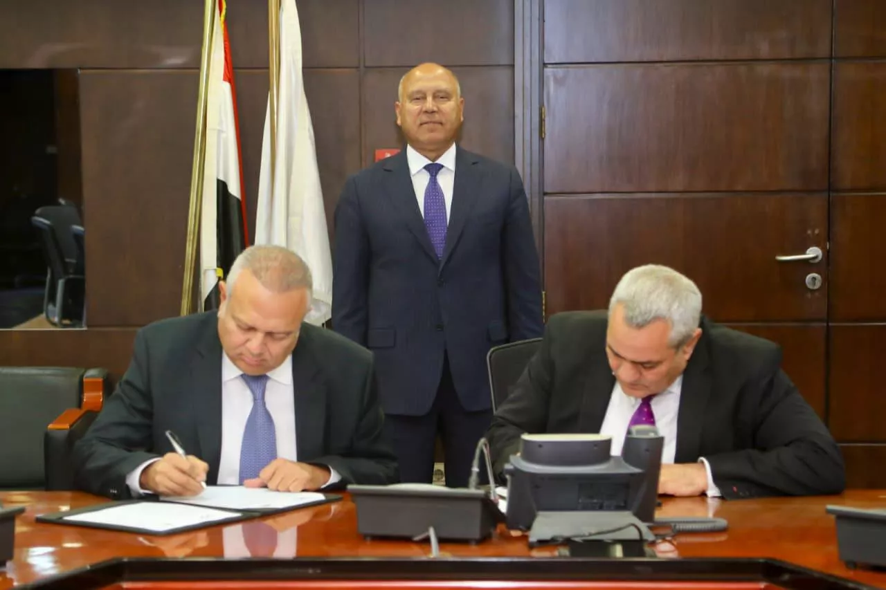 مذكرة تفاهم لتمويل وتصميم واستغلال وصيانة الميناء الجاف ببرج العرب
