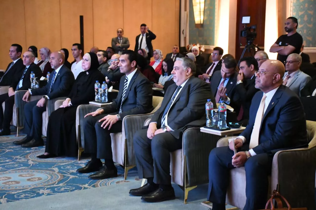 وزير الرياضة يشهد المؤتمر الصحفي للإعلان عن رعاية سيف عيسى وفريال أشرف