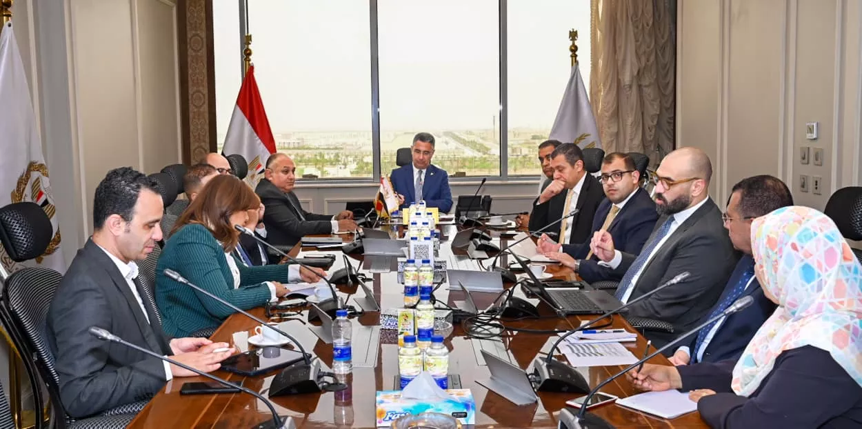 فاروق يتابع مستجدات منظومة كارت الخدمات الحكومية الموحد